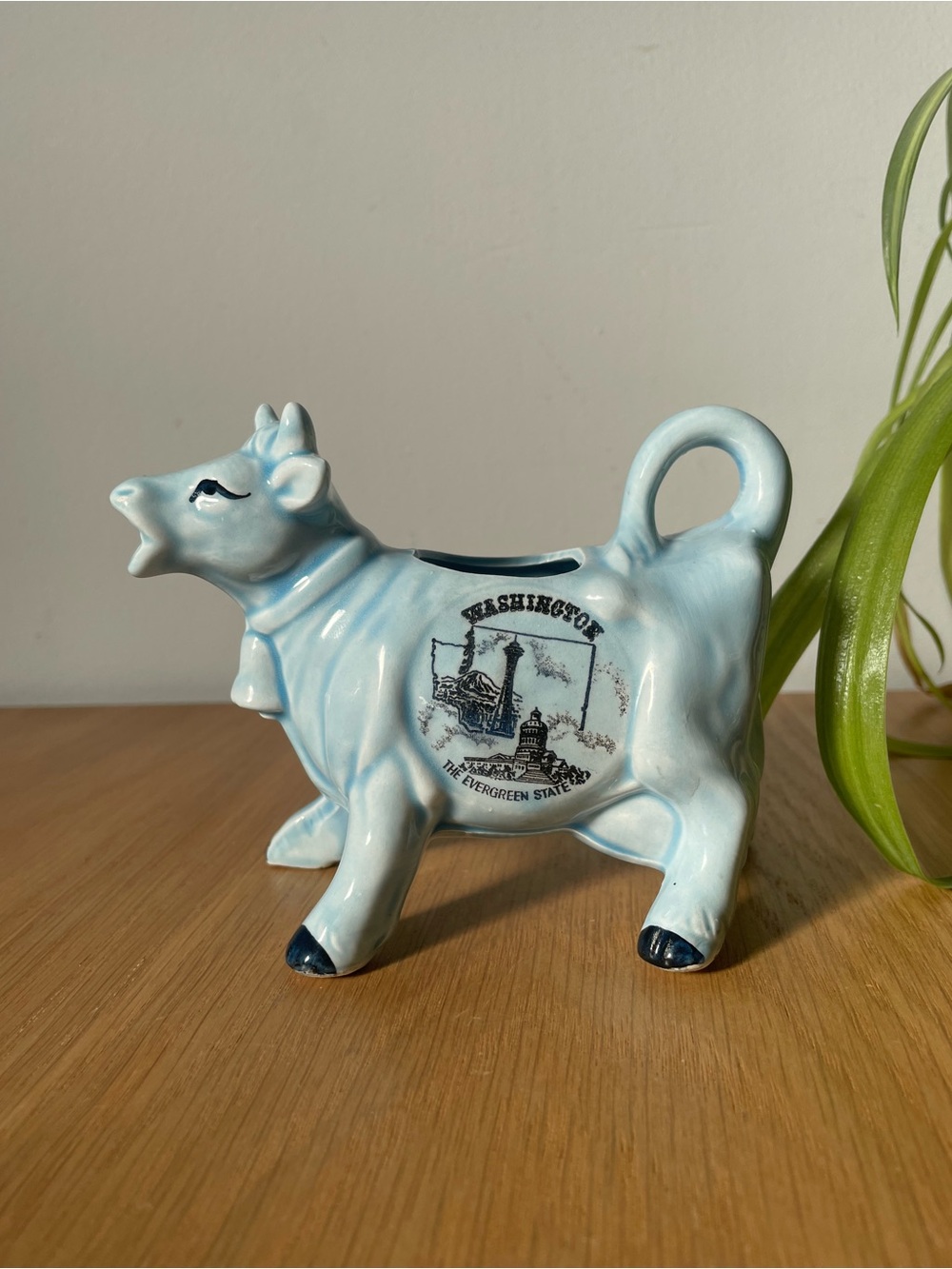 Vintage Mid-Century Ceramic Blue Cow Creamer Washington Souvenir Kitsch